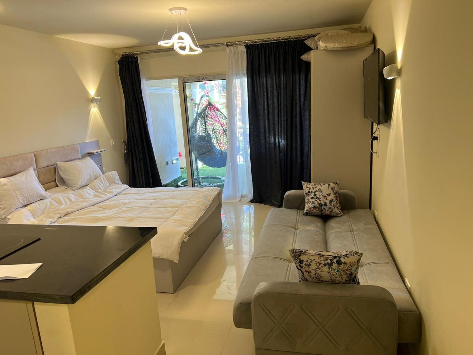 With Stunning View In Vernada Sahl Hasheesh